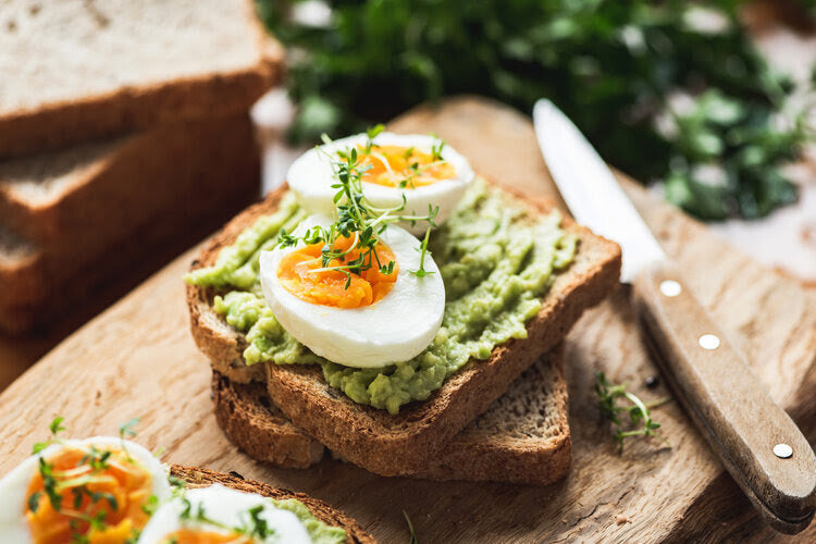 GRILLED BREAD WITH GREEN CURRY GUACAMOLE AND JAMMY EGGS